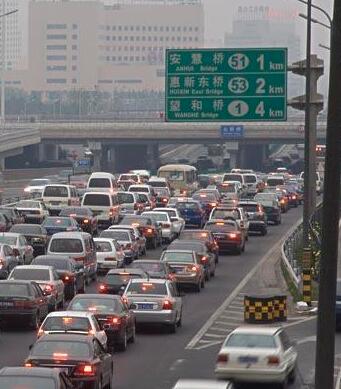 过年回家堵车的说说 堵车的简单句子(图1)