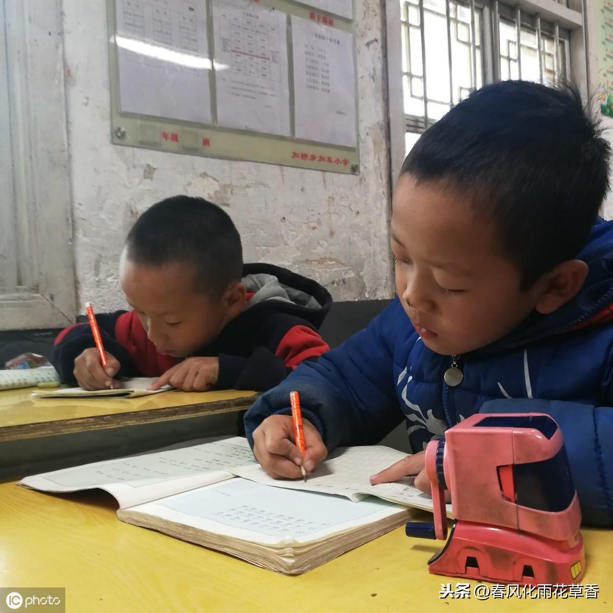 二年级上册第16课《朱德的扁担》要求会写会认的字以及句子解析(图1)