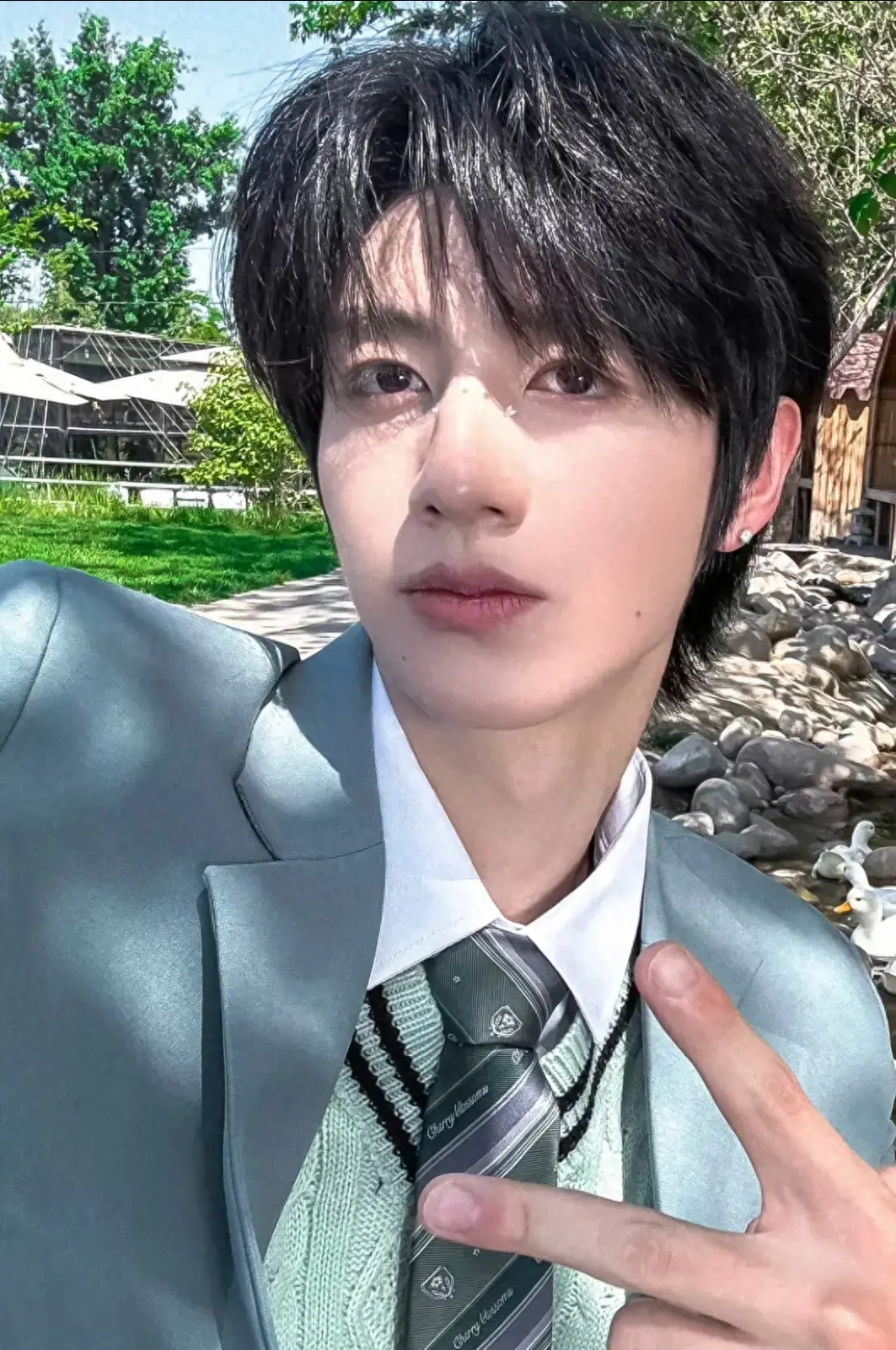 朱志鑫：以颜值启航，用才华筑梦(图1)