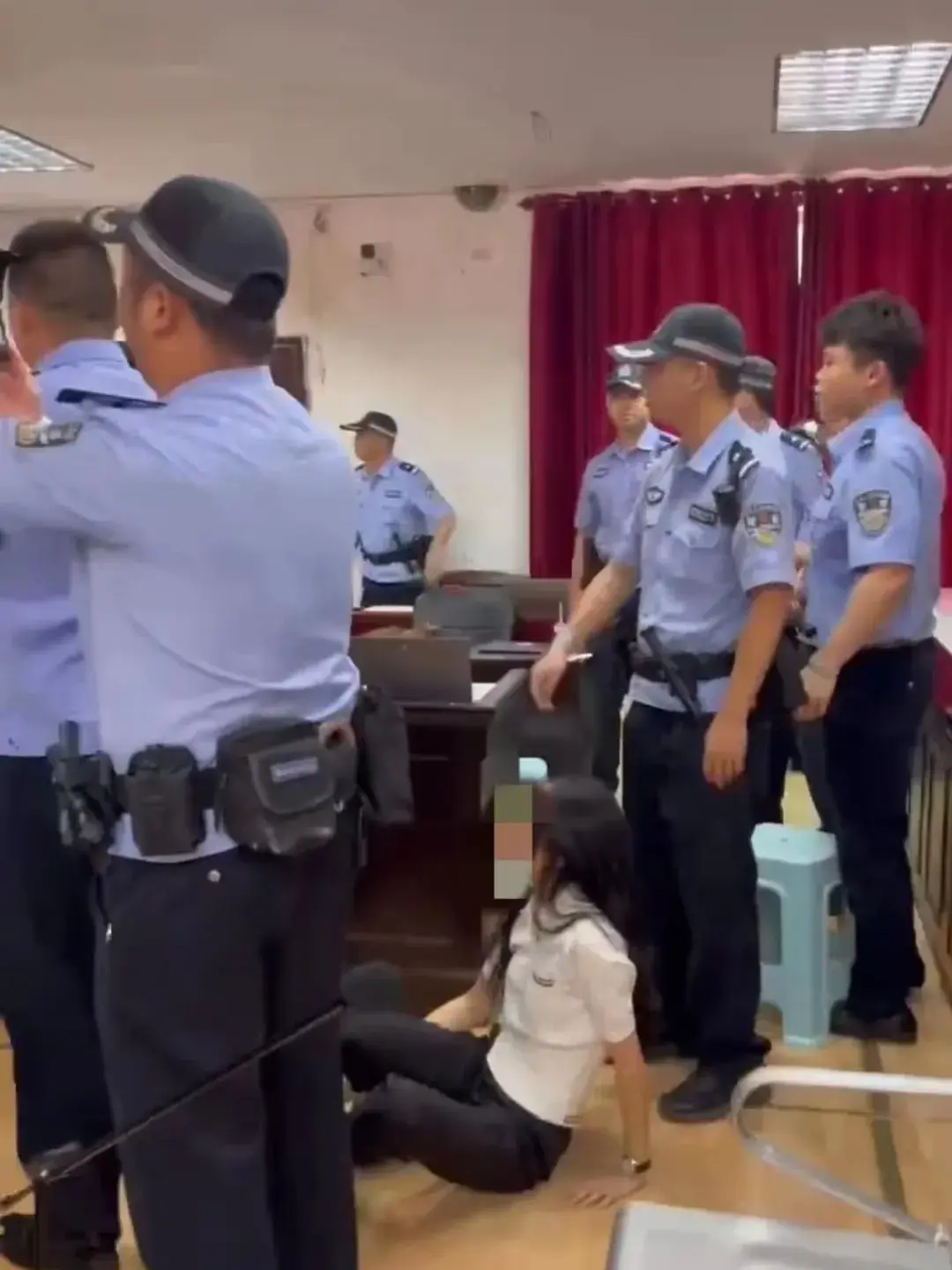 爆款文案：《法庭风云：女律师的正义呐喊，暴力执法何时休？》(图8)