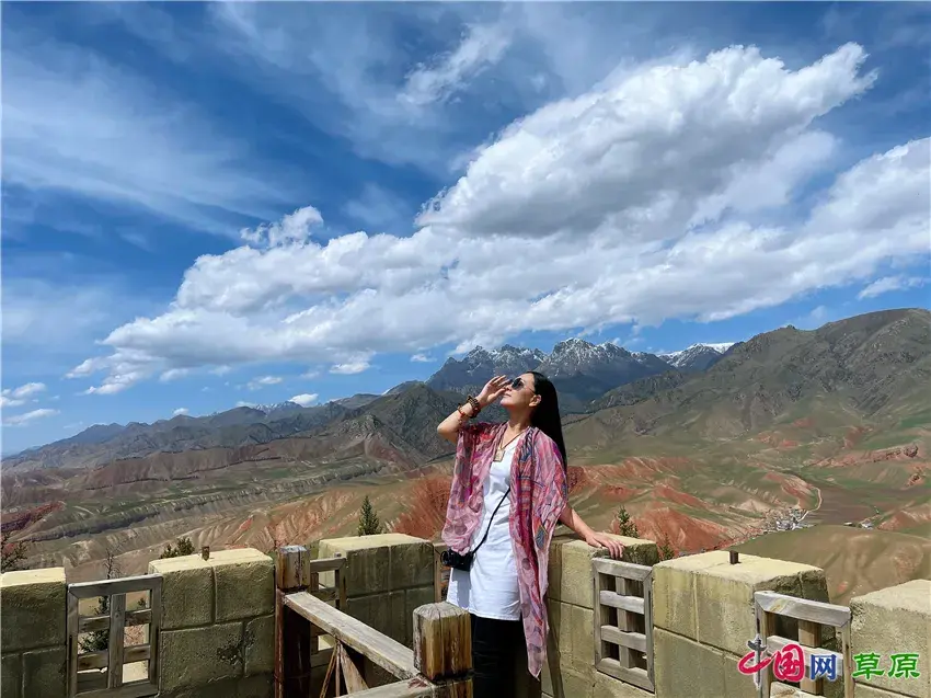 初夏卓尔山：白雪映青草，美得圣洁无暇卓尔不群(图13)