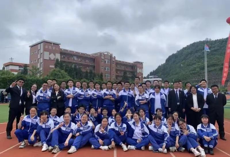 养成学霸班级：团结努力，山村学子的光荣篇章(图4)