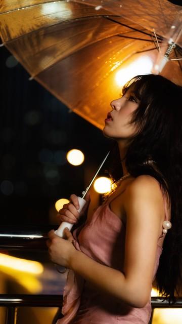 自拍照配文高级感||放下忧虑轻轻拥抱自己，风来听风，雨来听雨(图3)