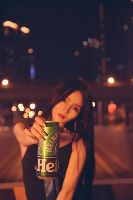 自拍照配文高级感||放下忧虑轻轻拥抱自己，风来听风，雨来听雨(图8)