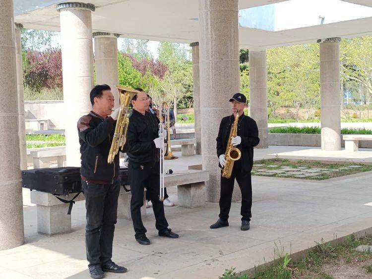 七律 美哉人间四月天（诗词十首）(图4)