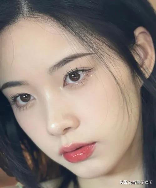 30条夸一个女生眼睛漂亮的句子(图2)