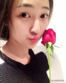 30条夸一个女生眼睛漂亮的句子(图8)