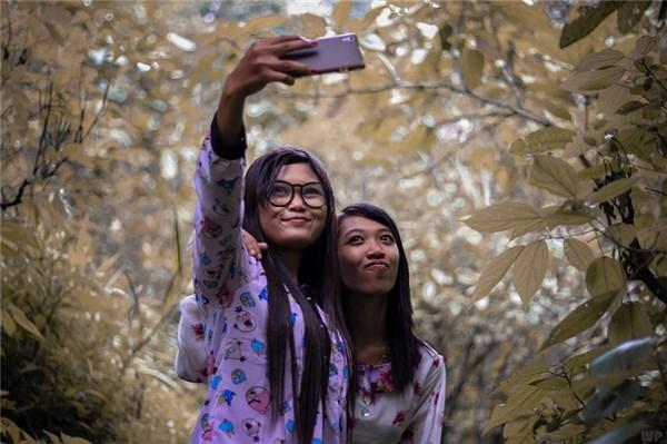 配自拍发朋友圈的简短文字，写得真好，越看越爱(图1)