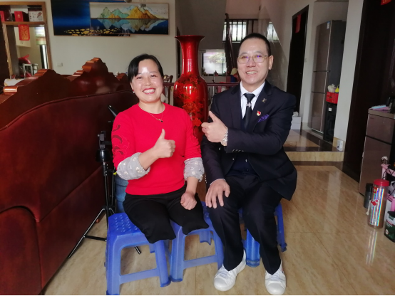 遭遇车祸不幸双腿截肢 云南陆良“板凳姐”朱琼芬的励志故事令无数网友感动(图3)