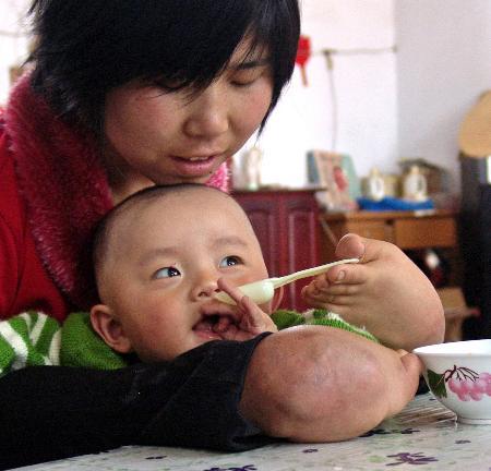 身残志坚马启迪：靠椅子行走的女人，用残疾双脚创造幸福(图11)