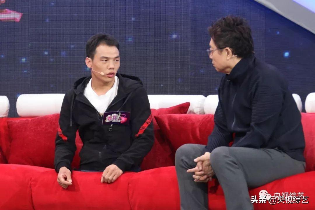 他双腿截肢靠手行走，自强不息成为轮椅马拉松冠军(图11)