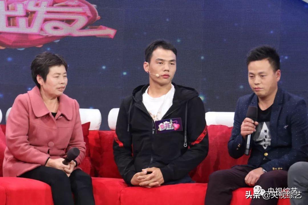 他双腿截肢靠手行走，自强不息成为轮椅马拉松冠军(图12)