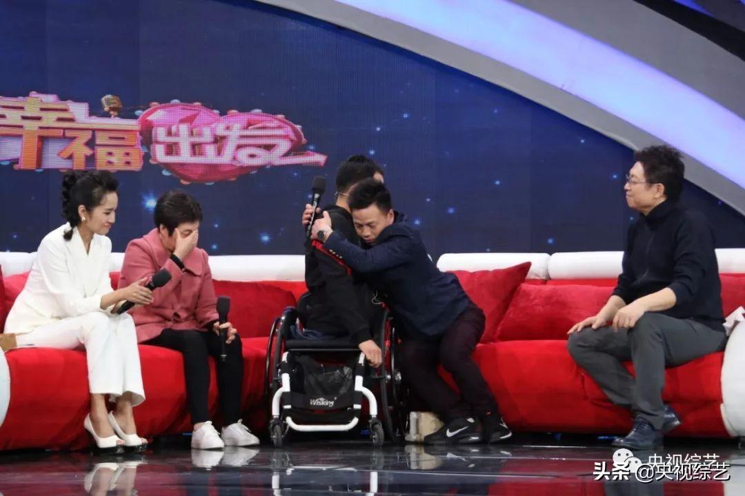 他双腿截肢靠手行走,自强不息成为轮椅马拉松冠军(图13) 他双腿截肢靠手行走,自强不息成为轮椅马拉松冠军(图13)