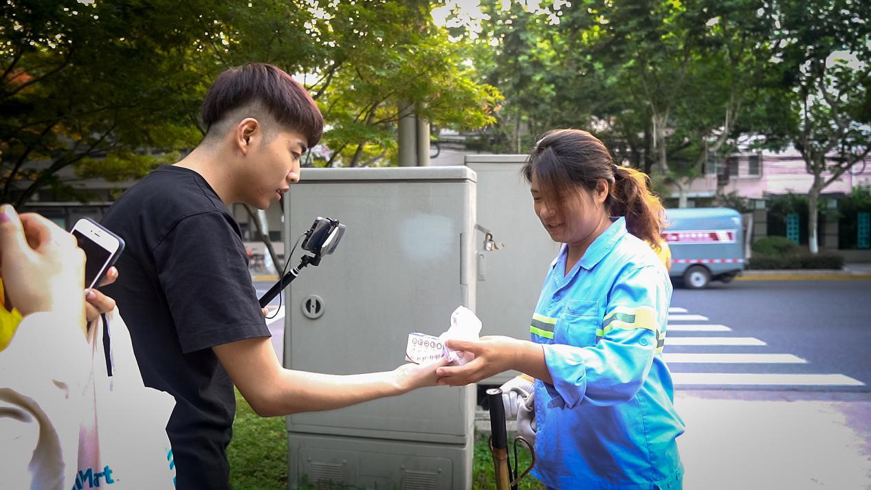 户外直播大神怀念，用行动带你认识魔都最可爱的人(图1)