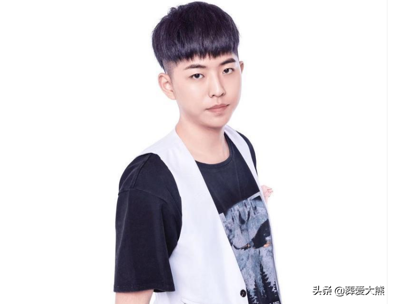 虎牙怀念加入年度战，千万人气冲上五大国民偶像榜，粉丝很激动(图1)