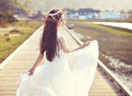 三个小矮人经典语录（七个小矮人英语翻译）(图1)