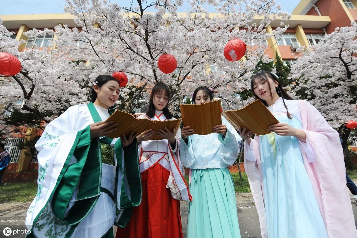 最经典的古诗文名言警句300条（有出处，有翻译）(图1)