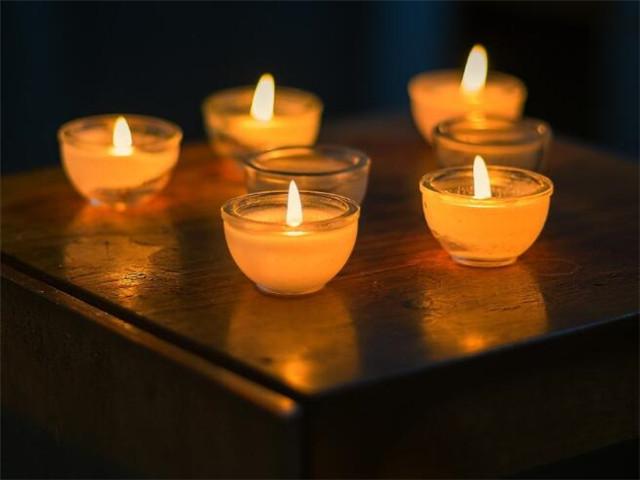 关于穷的伤感说说 为钱烦恼的心情说说(图1)