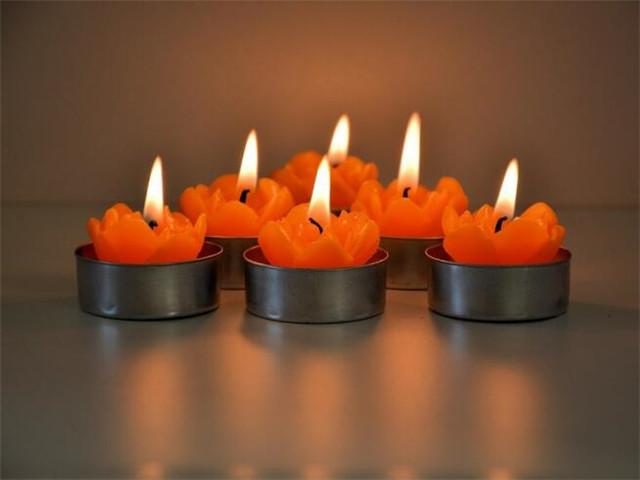 关于穷的伤感说说 为钱烦恼的心情说说(图2)