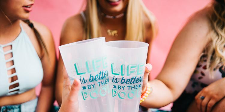 朋友聚会的句子唯美 美好的相聚为友谊干杯(图1)