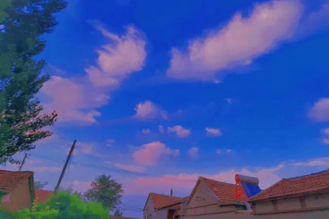 今日份小美好文案｜就在一次次的日升月落里，再爱一次人间吧(图1)