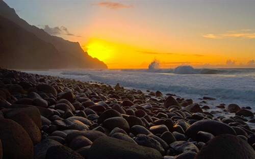 关于雨天的优美句子（描写雨天的句子的优美句子）(图1)