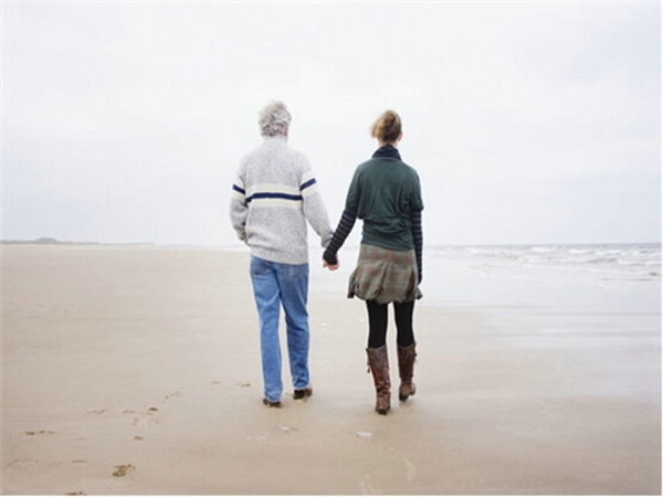 别太认真短句文案（别太认真短句文案图片可爱版）(图1)