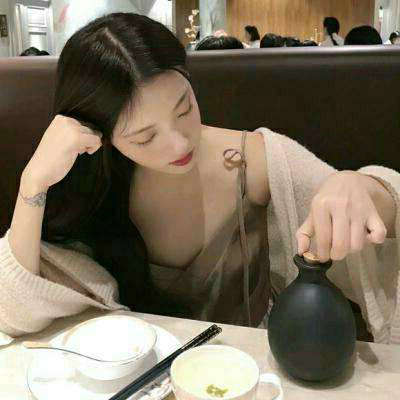 励志又幽默调皮的句子（描写一个人很调皮的句子）(图1)