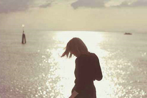 天意弄人的唯美句子（上天弄人伤感个性说说）(图1)