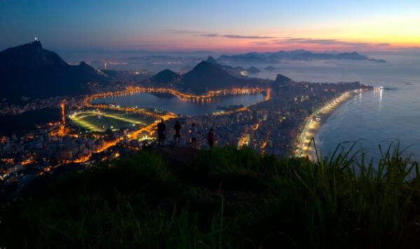 寓意吉祥富贵平安短句(吉祥富贵的意思)(图1) 寓意吉祥富贵平安短句(吉祥富贵的意思)(图1)