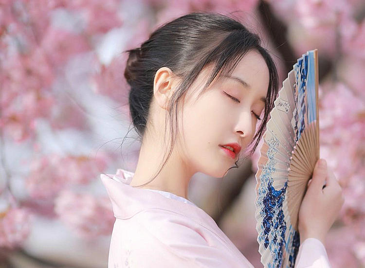 描写下蒙蒙细雨的优美句子（描写下蒙蒙雨的情景）(图1)