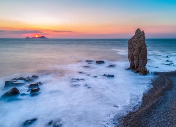 描写日月山川的优美句子(关于日月山川的四字词语)(图1) 描写日月山川的优美句子(关于日月山川的四字词语)(图1)