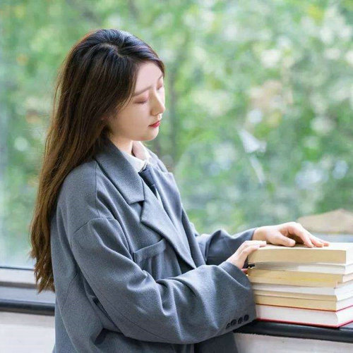 描写荷花池塘的优美句子6（荷花池动静结合的句子）(图1)