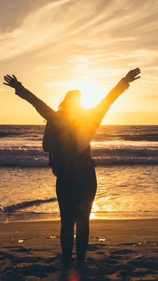 旧衣服卖了朋友圈说说 旧衣服卖掉有禁忌吗(图1)