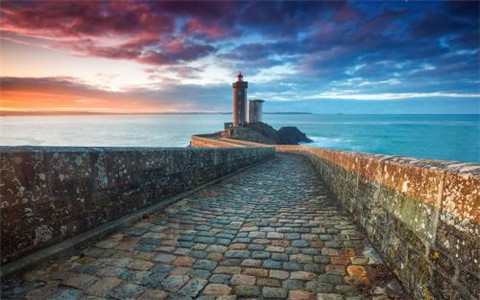 最火封面短句5字 封面文字短句男(图1)