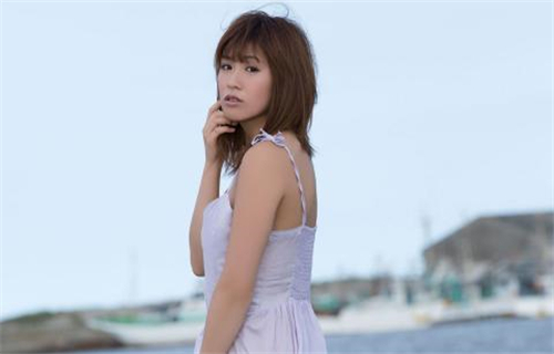 朋友圈告别爱情短句 朋友圈告别爱情短句文案搞笑图片(图1)