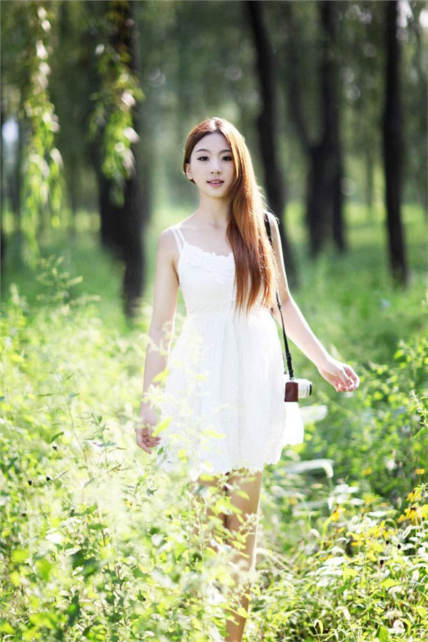 真花和假花的说说 假花比真花好看的句子(图1)