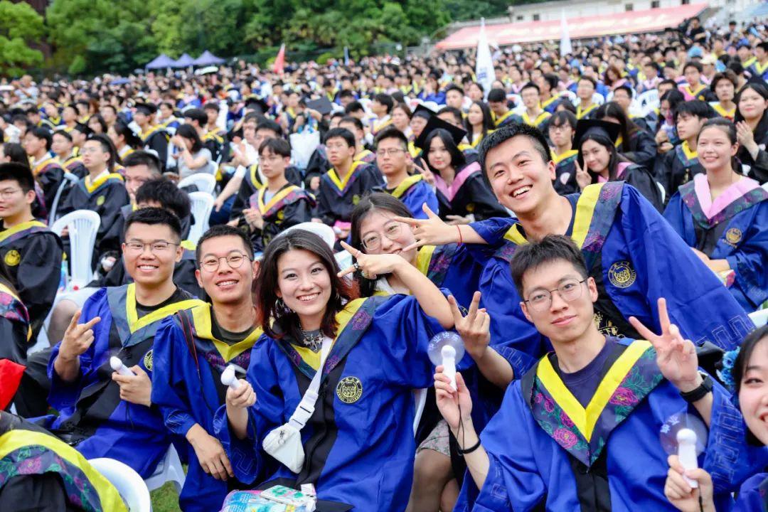 同济校长寄语2023届毕业生:心有所向,奋发有为,做走在时代前列的奋斗者(图3) 同济校长寄语2023届毕业生:心有所向,奋发有为,做走在时代前列的奋斗者(图3)