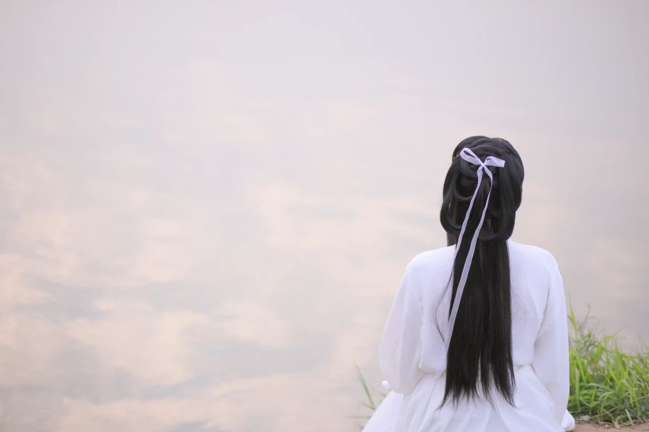 100句爱情诗词，没有一个爱字，却句句都是我爱你(图4)