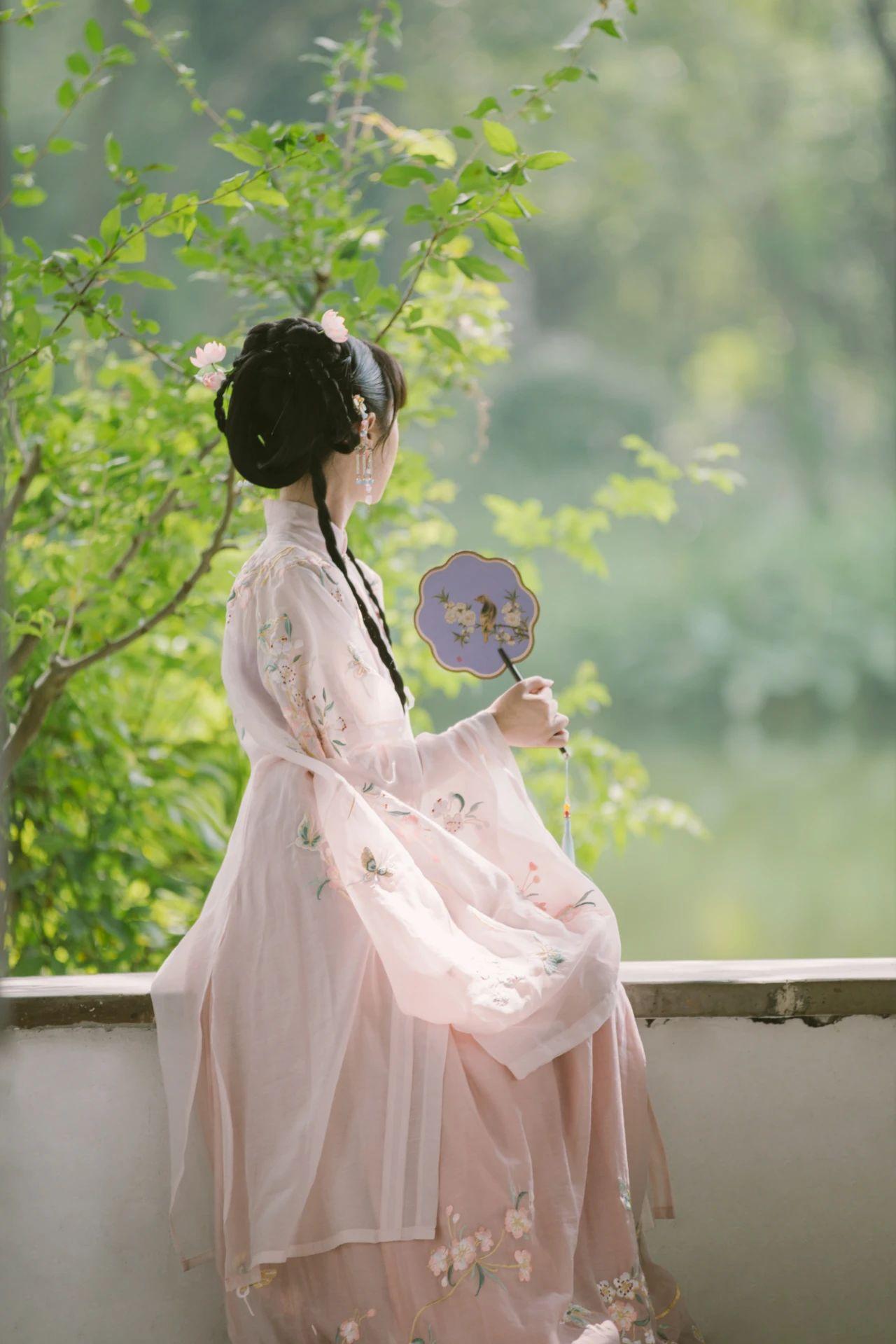 100句爱情诗词，没有一个爱字，却句句都是我爱你(图5)