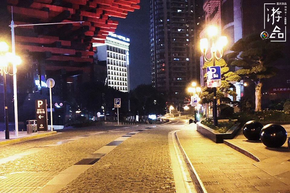 写给重庆的一首诗：行千里致广大，我们会一直陪在你身边(图3)