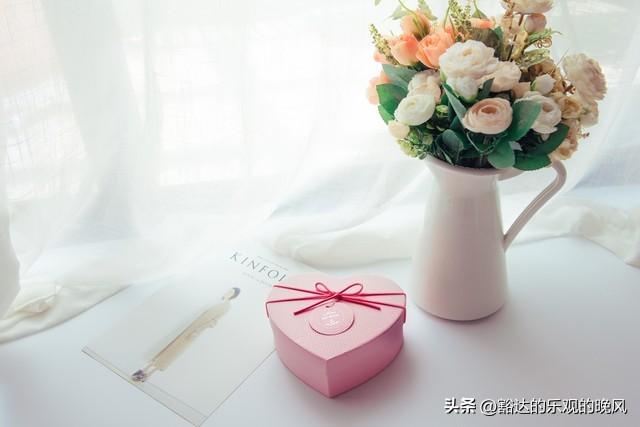 爱不是华丽的承诺，不是浮华的言语，而是一份默默的陪伴(图1)