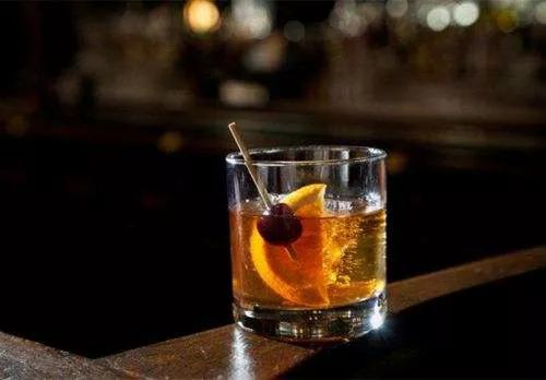 你是我喝到的最苦涩的酒，原谅我食言了，没有在原地等你(图1)