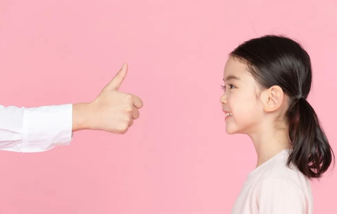 父母如何夸奖孩子，才能起到激励作用，有哪些好的方法和技巧？(图2)