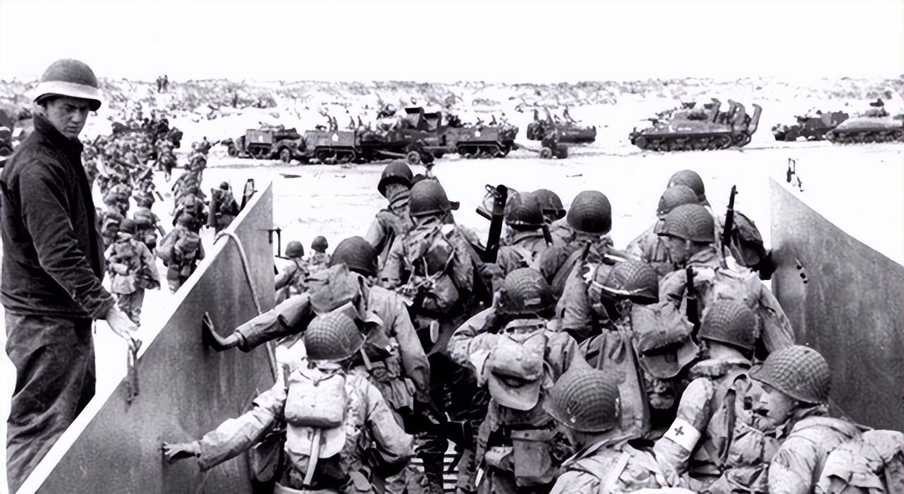 麦克阿瑟叫嚣向中国投放原子弹，仅仅过去几个小时，就被白宫解职(图12)