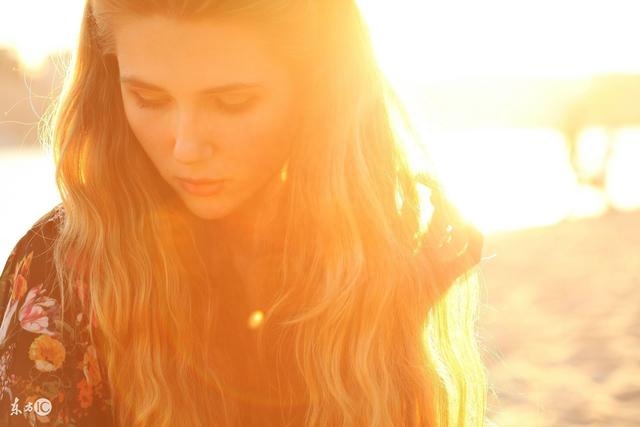 小说：警官审问陈泽，有人见到你跟她一起吃饭，到底是什么关系？(图1)