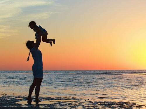 三十二句充满爱意的句子，孝心满满，学去之后对爱你的母亲说吧(图1)