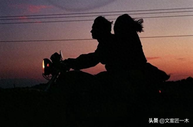 100句情话文案，喜欢和爱全都在这了(图6)