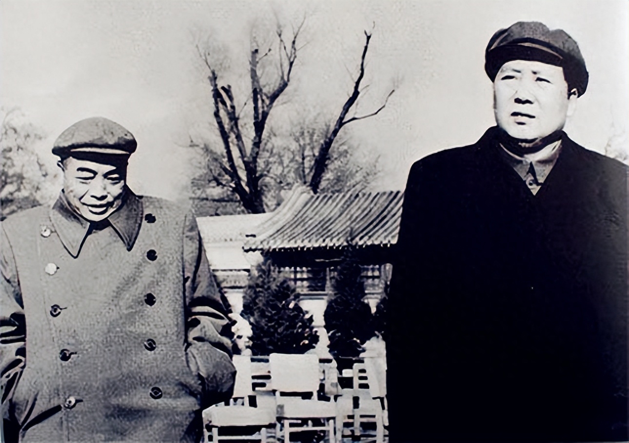 毛主席致彭德怀元帅电报手稿，封封字迹不同，沉着稳重，力有千钧(图1)