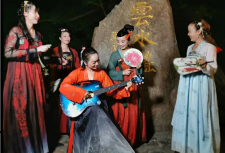 浪漫预警！夜游云水谣，一样的古镇，不一样的夜生活(图6)